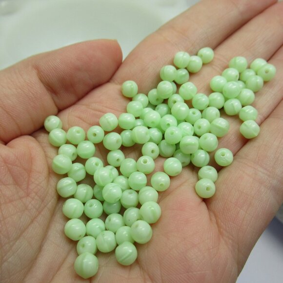 100 UG Beads - Picture 2 of 8